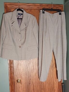 NWT Women's Jones Wear Two Piece Lined Pant Suit